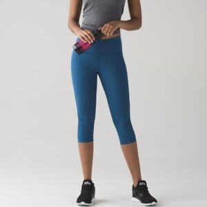 Lululemon size 2 Gear up  blue Poseidon cropped leggings with sheer accents